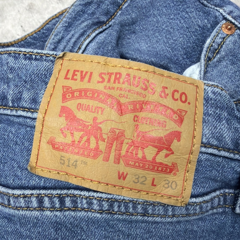 Levis 514 Jeans Mens 32x30 Blue Medium Wash Straight Leg Denim Pants Casual - Picture 2 of 10
